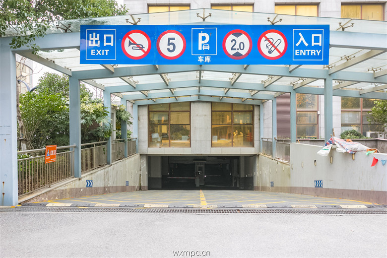 停车场入口